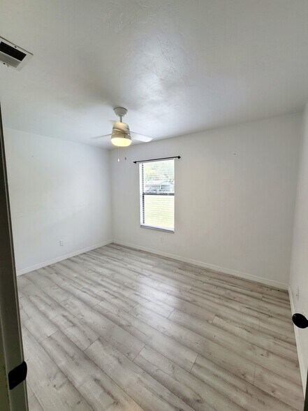 Building Photo - 1824 NW 42nd Ave