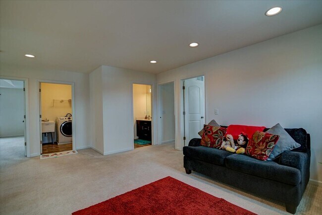 Building Photo - 2583 Dogwood Ln
