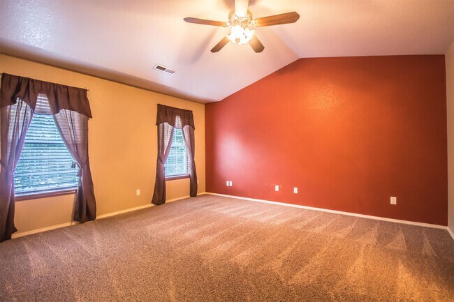 Building Photo - 206 S Riverside Harbor Dr