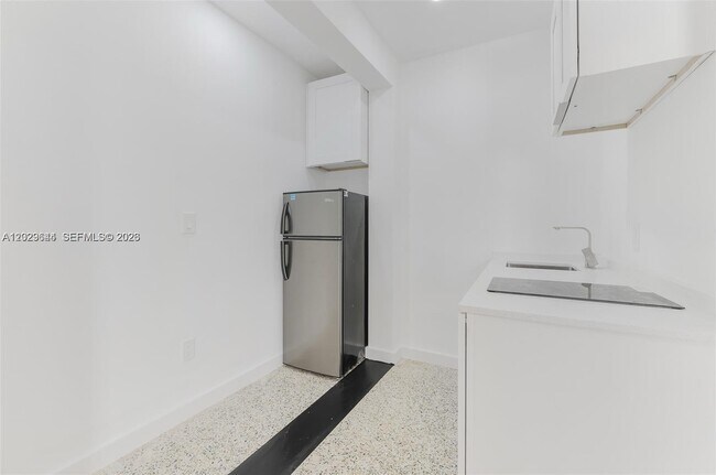 Building Photo - 415 75th St