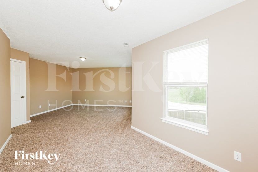 Building Photo - 10830 Clear Spring Dr