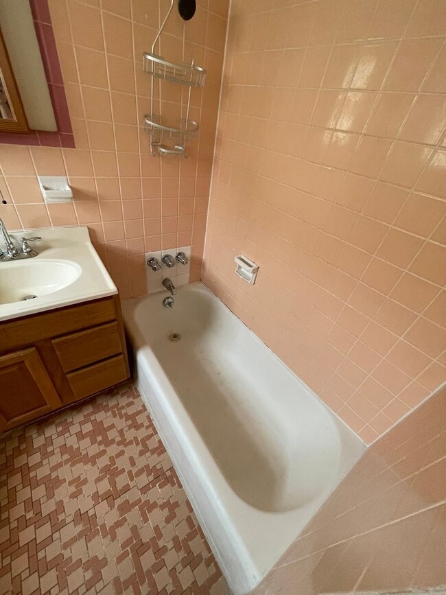 Building Photo - 1320 Postoffice St