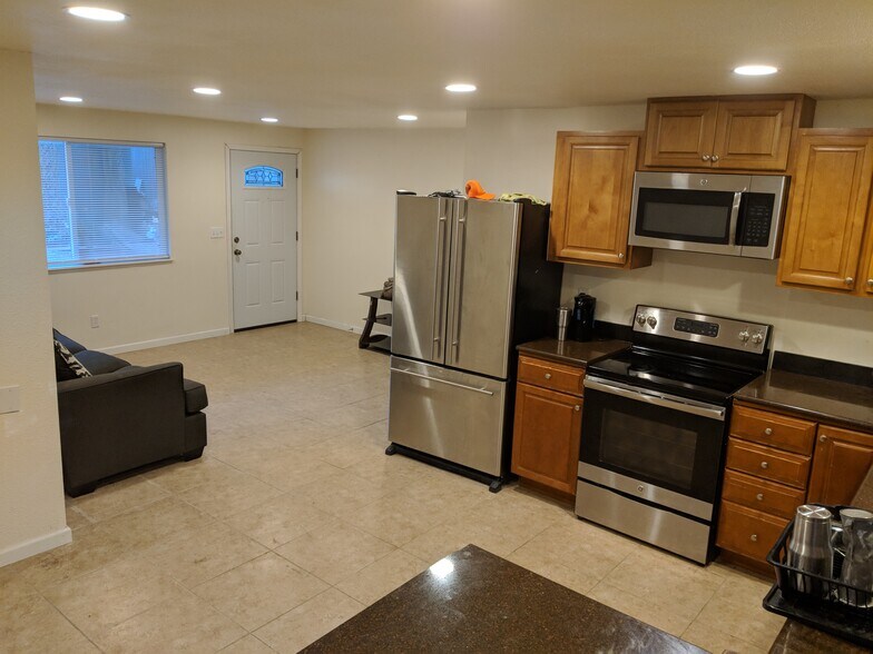 Building Photo - 6001 6th Ave SE