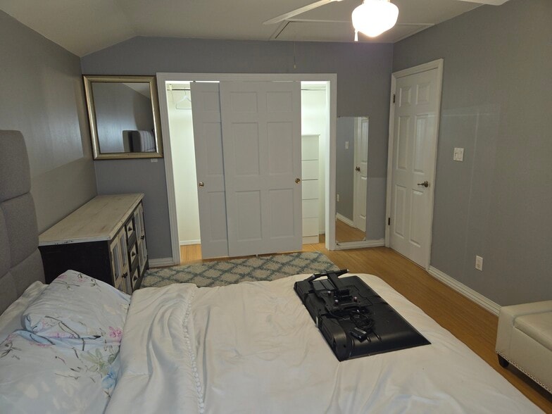 Master bedroom - 15633 94th St