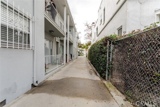 Building Photo - 204 S Arnaz Dr