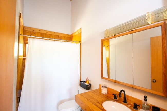 Building Photo - Charming Lindal Cedar Home on 10 Acres