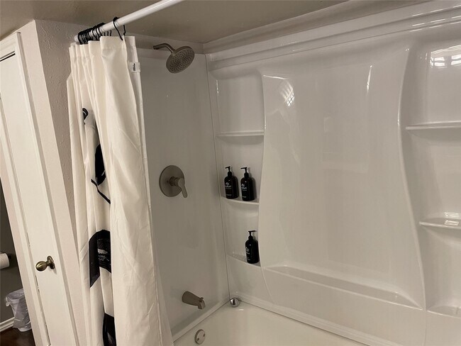 Building Photo - 2118 The Strand