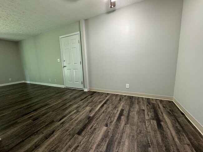 Building Photo - Woodfield