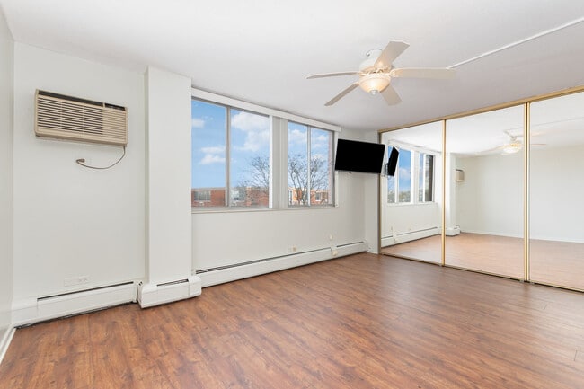 Building Photo - 2201 S Highland Ave