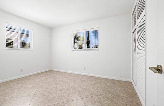 Building Photo - 201 W Ocean Ave