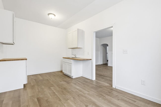 Building Photo - 3295 Rochester St