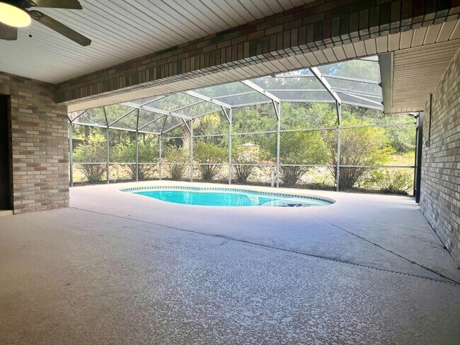 Building Photo - 1156 S Carpenter Ave