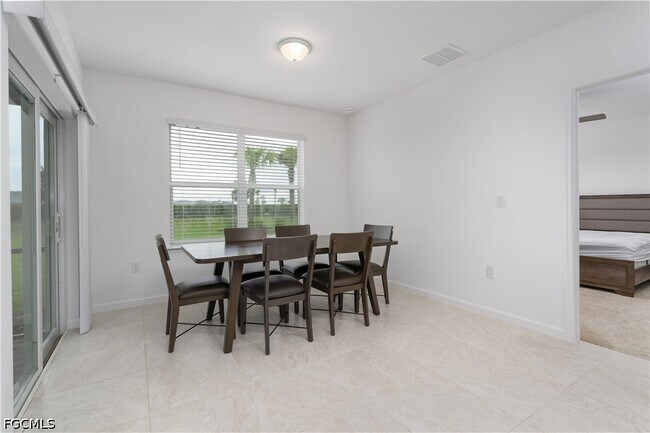 Building Photo - 42428 Cascade Dr