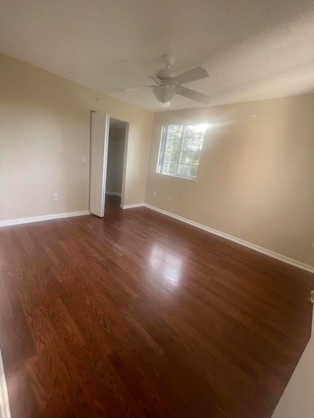 Building Photo - 900 Crestwood Ct S