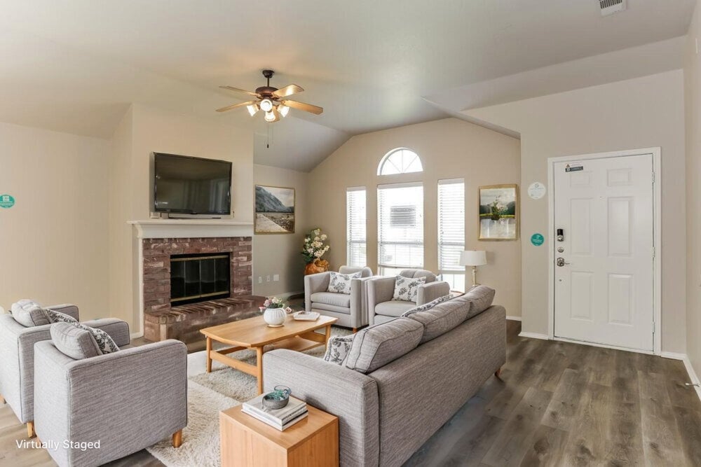 Building Photo - 1402 Gray Dawn Dr