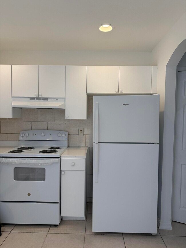Building Photo - 1215 Hyacinth Pl
