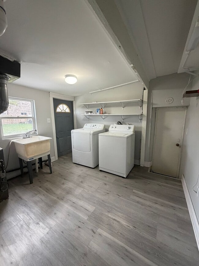 Building Photo - 2209 Douglas Ave