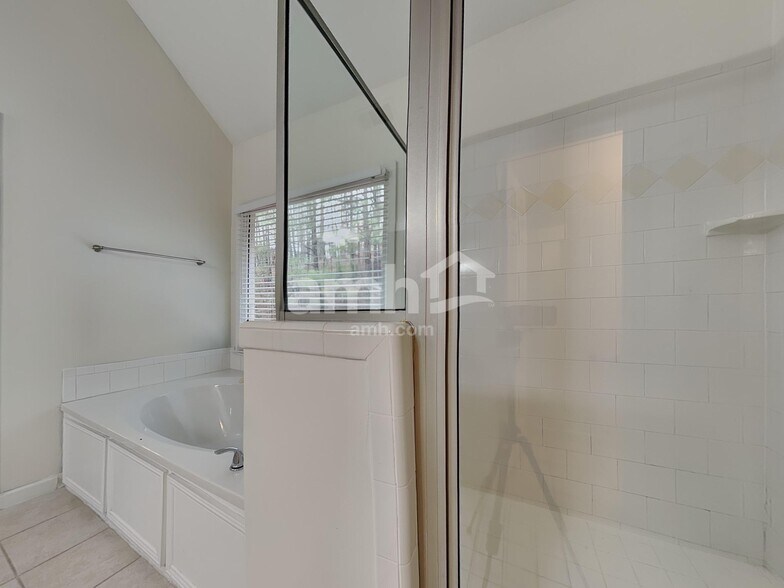 Building Photo - 404 Jessica Ln