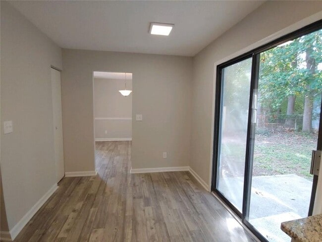 Building Photo - 3 bdrm, 2.5 bath in Stone Mountain