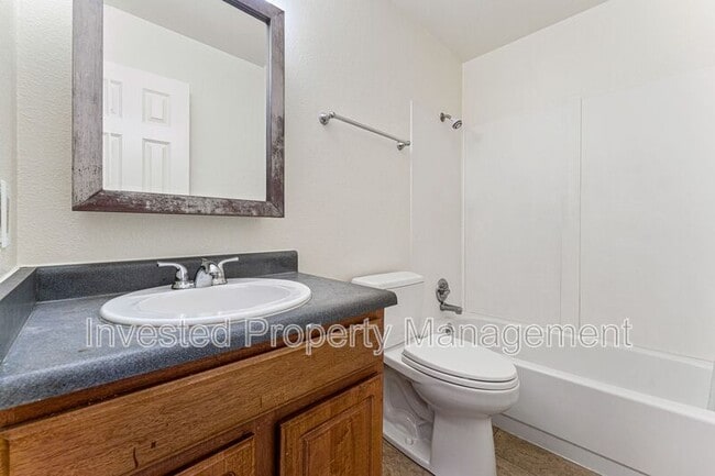 Building Photo - 588 S Eaton St