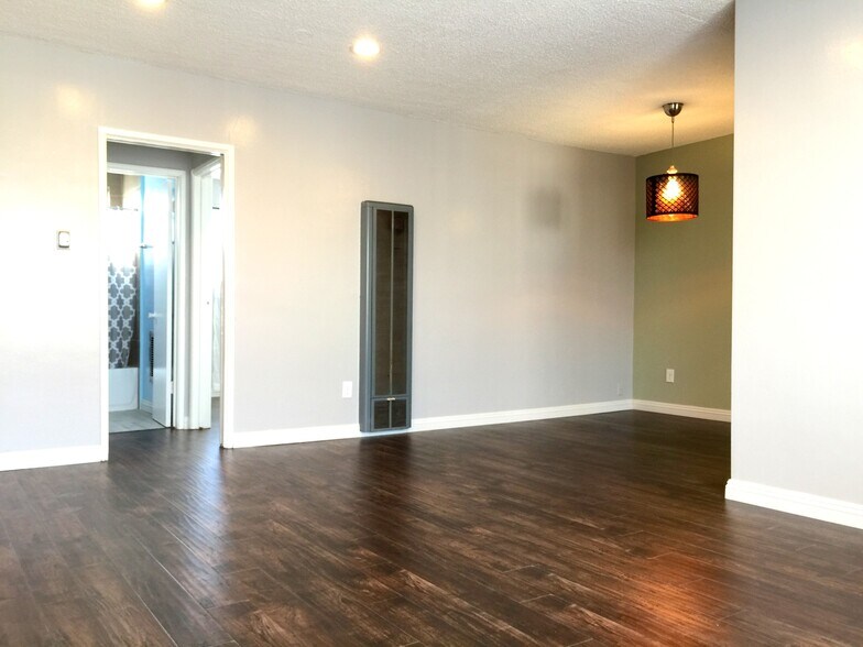 Building Photo - 1681 College View Dr