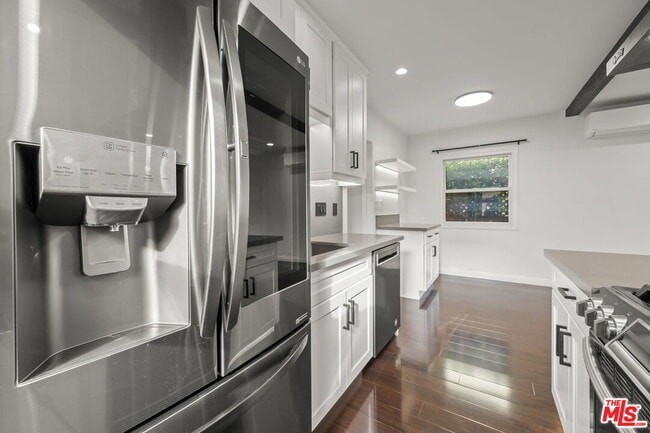 Building Photo - 841 Oxford Ave