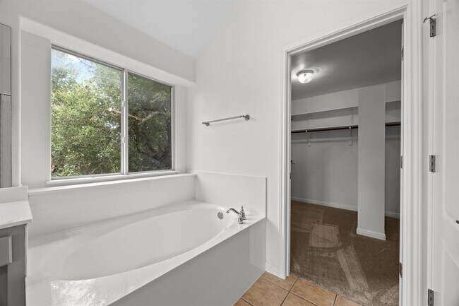 Building Photo - 3103 Cashell Wood Dr