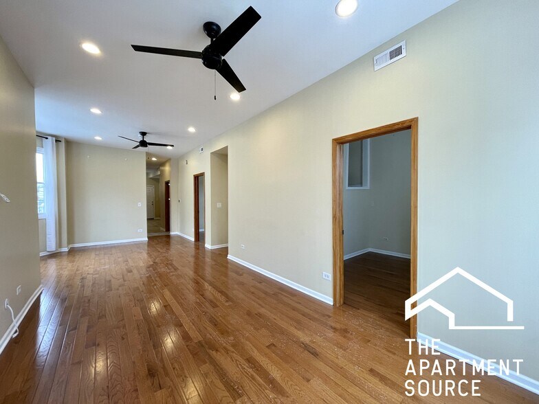 Building Photo - 2028 N Hamlin Ave