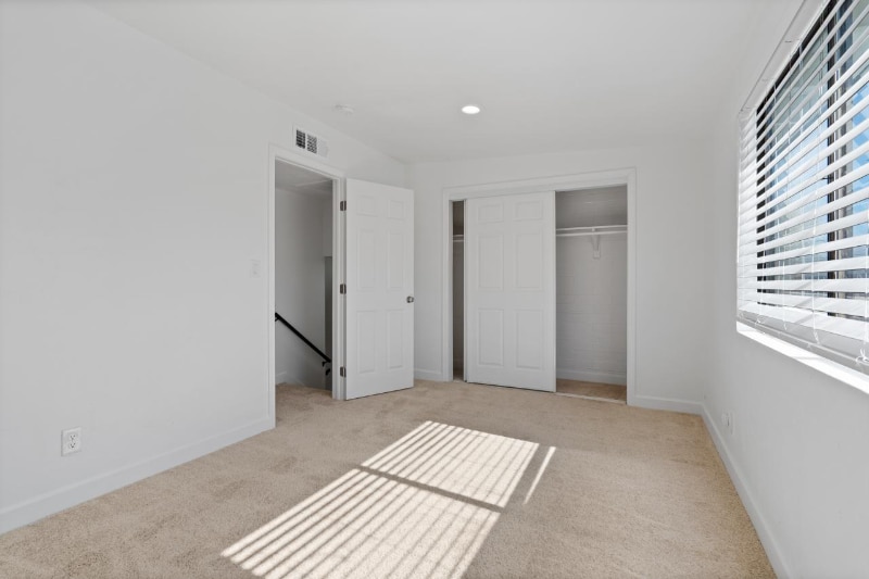 Building Photo - 2304 N 10th Ave