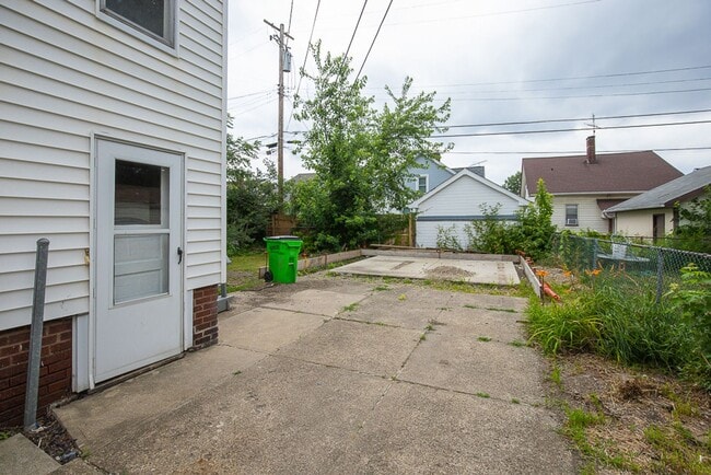 Building Photo - 4930 E 108th St