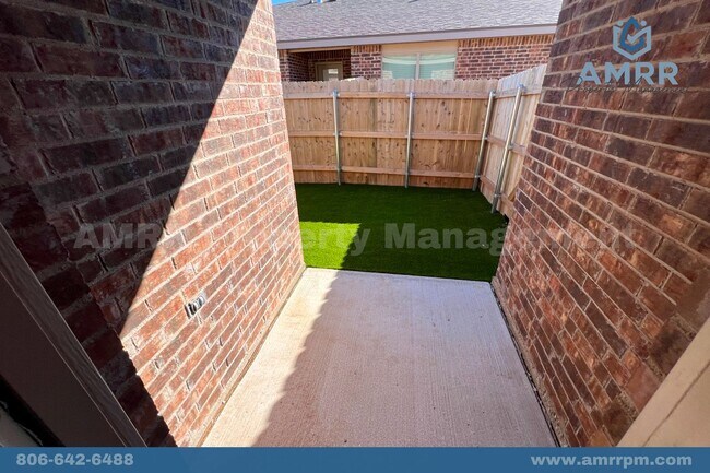 Building Photo - 3 Bedroom Townhome In Harvest Wolfforth!