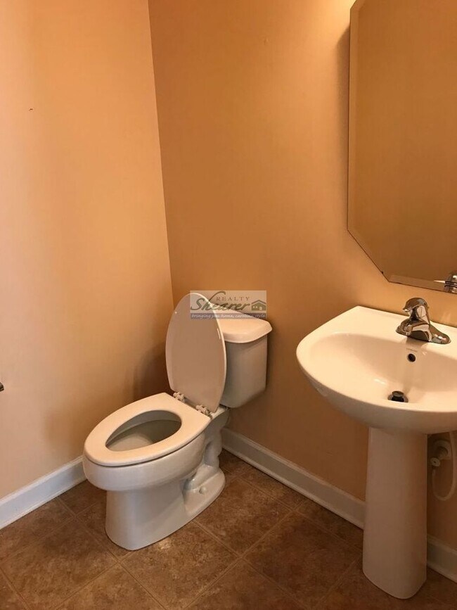 Building Photo - Canterfield in Harrisburg - Great 4 Bed, 2...