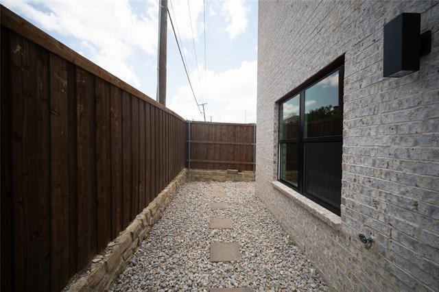 Building Photo - 2362 Usman Dr
