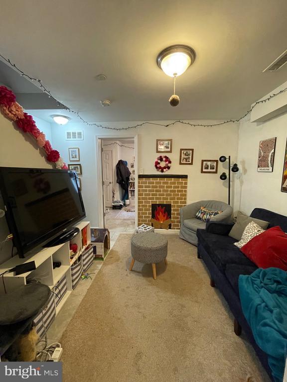 Building Photo - 2024 N Carlisle St