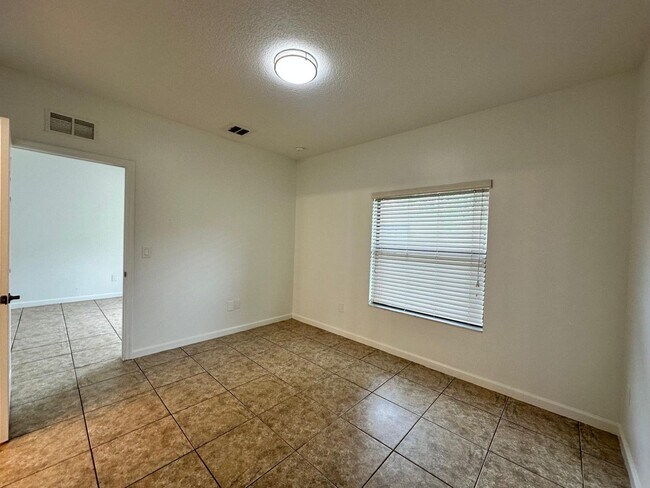 Building Photo - 1045 Villas LLC (1035 NE 10th Ave)