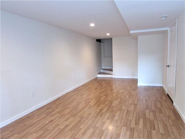 Building Photo - 303 Reservoir Ave