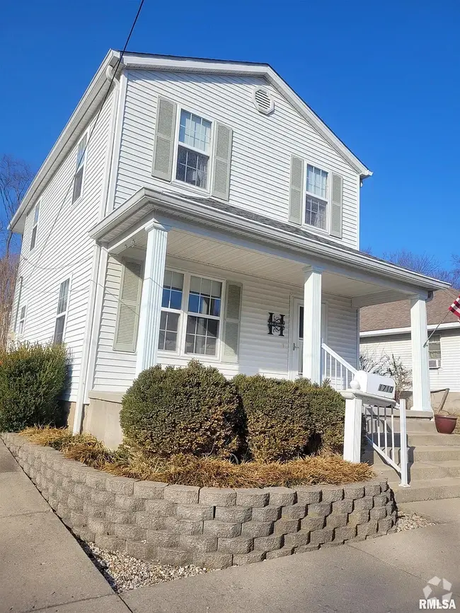 Building Photo - 1710 Lambert Ave