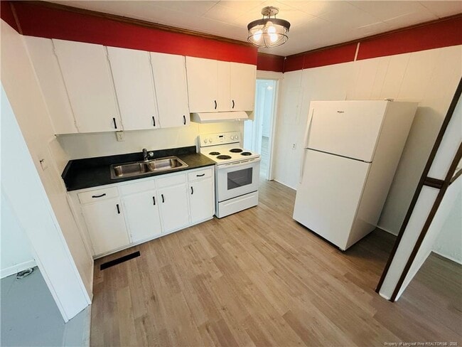 Building Photo - 731 Veda St