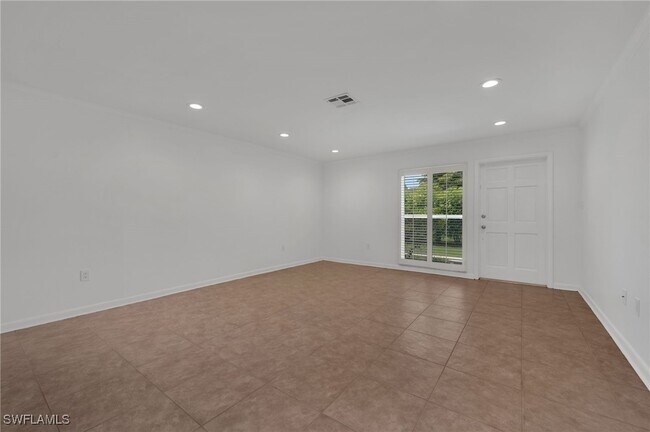 Building Photo - 167 Crown Dr