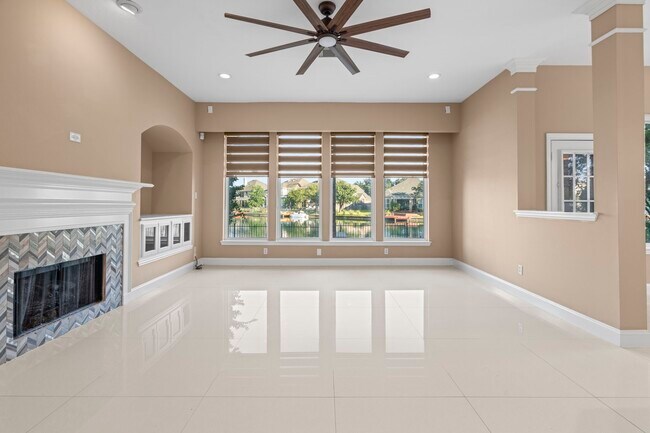 Building Photo - 10011 Lakeside Gables Dr