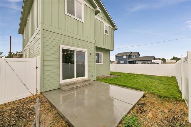 Building Photo - Spacious 3 Bed, 2.5 Bath Rental in Homedal...