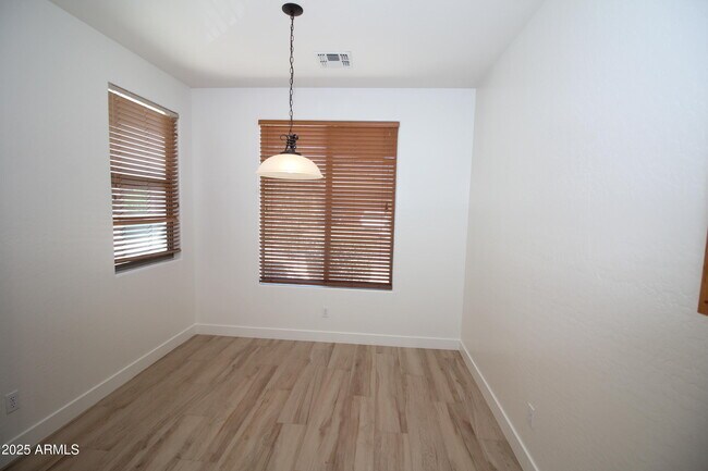 Building Photo - 9053 W Villa Maria Dr