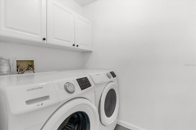 Building Photo - 14852 Laguna Beach Cir