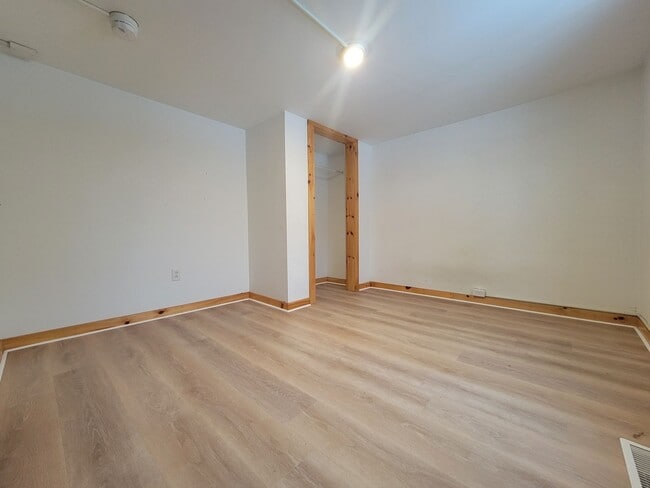 Building Photo - 510 N Albany St