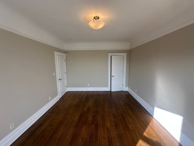 Building Photo - 817-821 Oak Street (7057r)