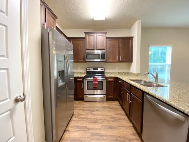 Kitchen - 25806 Pollard Rd