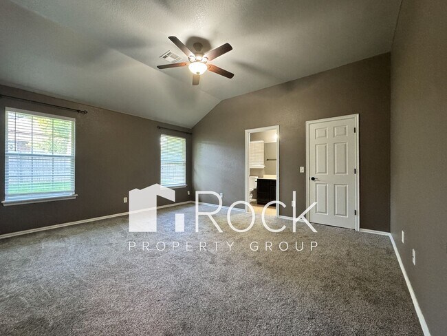 Building Photo - 4 Bedroom Home in Moore with All Appliances Included *1st Month's Rent FREE*