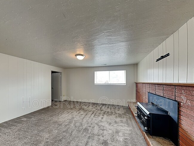 Building Photo - 233 Odell Lane 100 N