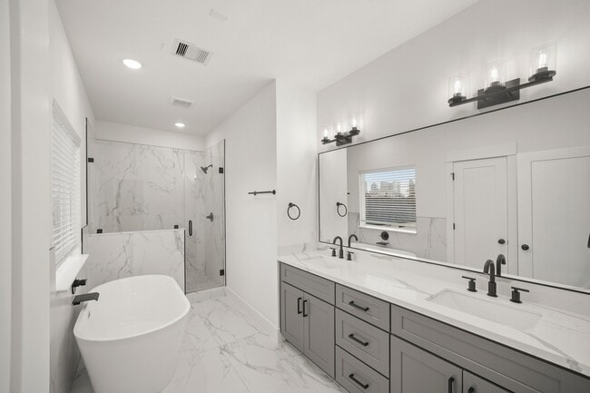 Building Photo - 2811 Anita St