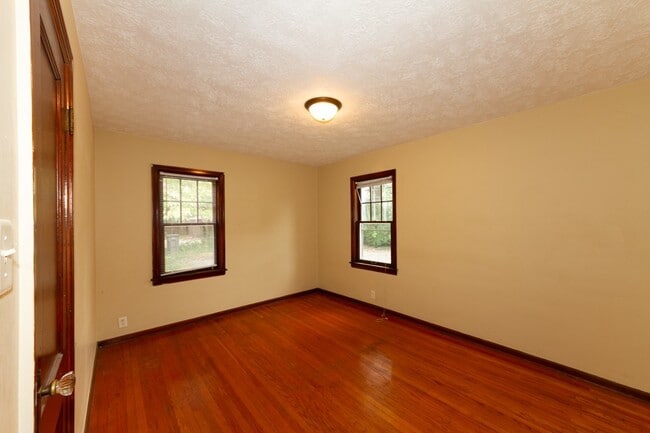 Building Photo - 1 bed 1 bath. Located in desirable Christi...